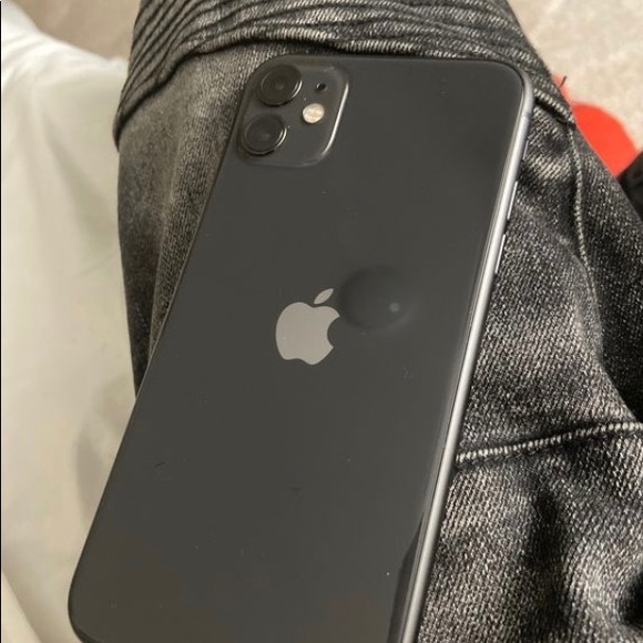 Iphone 11 for sell - Picture 2 of 4